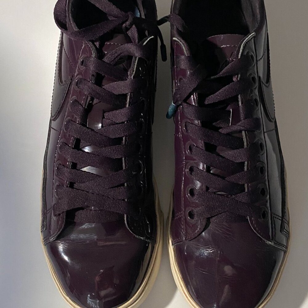 Nike tennis shoes, purple/burgundy color, size US 8